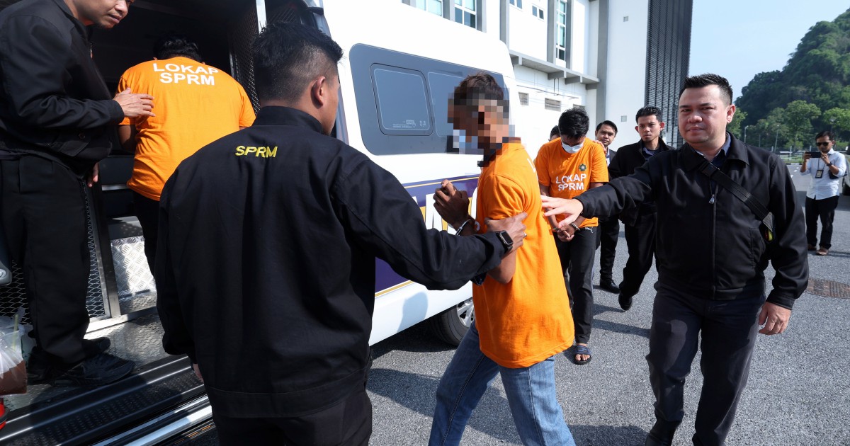 MACC Releases Perlis MB S Son Four Others On MACC Bail New Straits Times