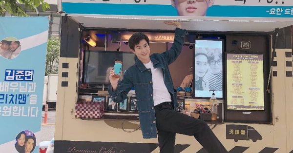 Showbiz EXO S Suho Gets Caffeine Surprise From Best Bud Byun Yo Han