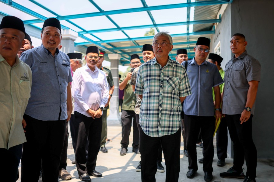 King Visits Storm Victims Channels Aid To Asnaf New Straits Times