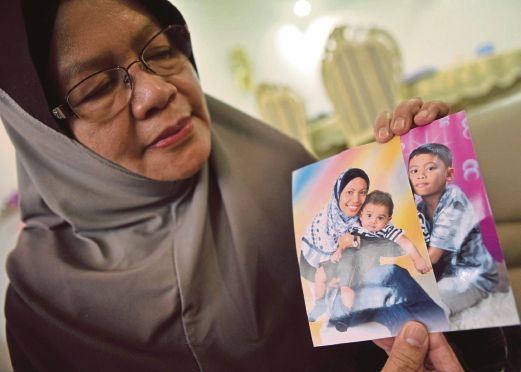 Hamlah Hassan, the mother of MH17 stewardess Hamfazlin <b>Sham Mohamed</b> Arifin ... - hafazlin.transformed