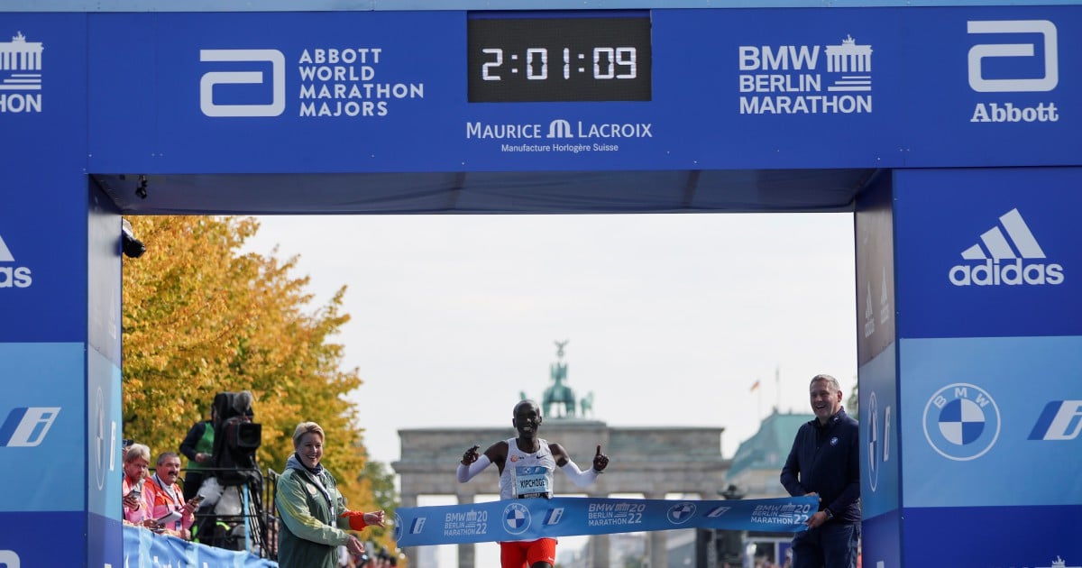 Kenya S Kipchoge Shatters Marathon World Record In Berlin New Straits