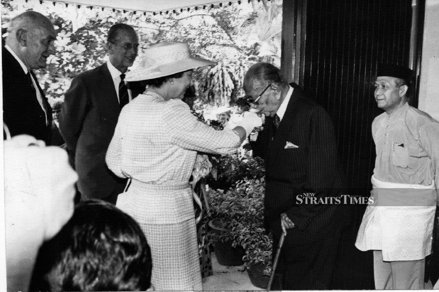 Queen Elizabeth And Malaysia In Pictures New Straits Times