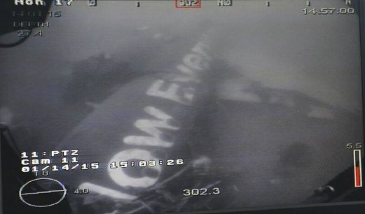 QZ8501: Divers find bodies belted in seats near AirAsia fuselage.