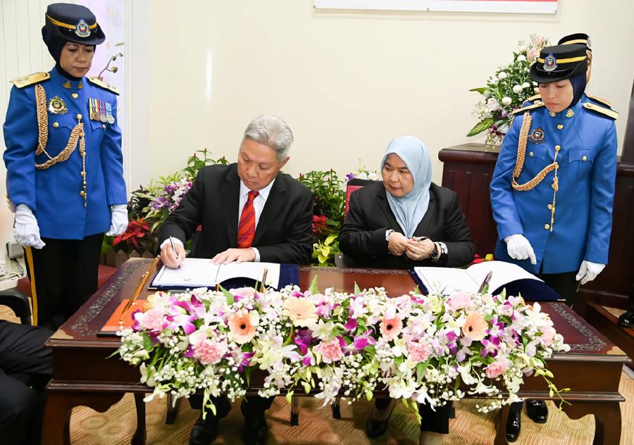 Haji Sabin Samitah (seated left) officially taking over as mayor of Kota Kinabalu from the outgoing Noorliza Awang Alip. - File pic credit (DBKK)