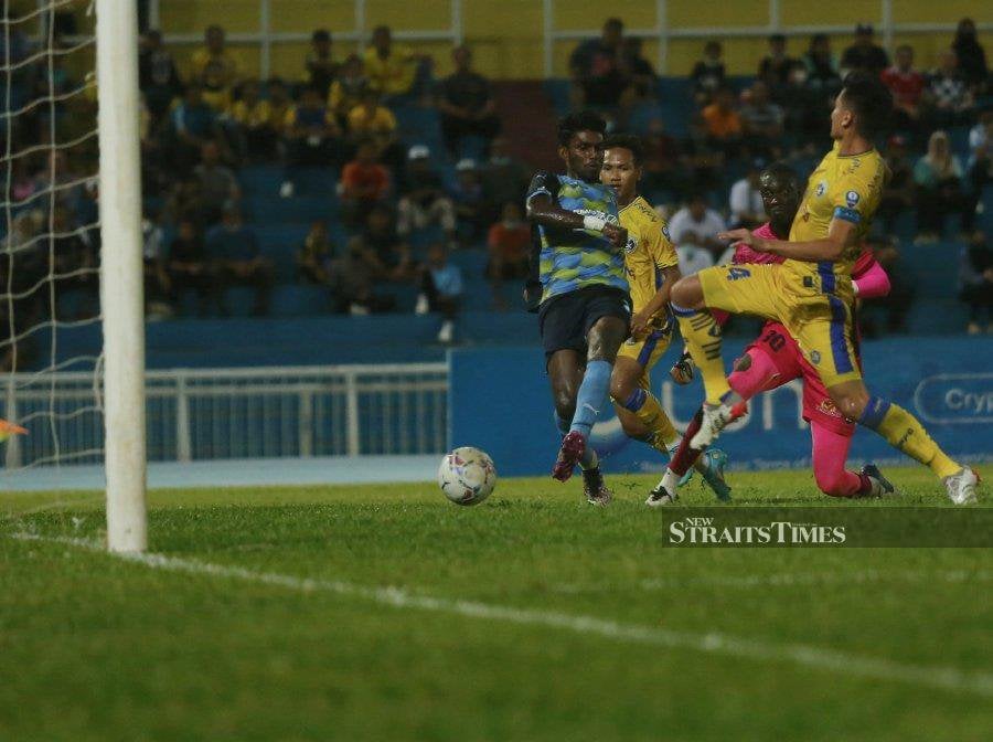 After losing top striker Romel Morales to Johor Darul Ta'zim for the new season, KL's winger T. Saravanan has crossed over to Seri Pahang. STR/FARIZUL HAFIZ AWANG