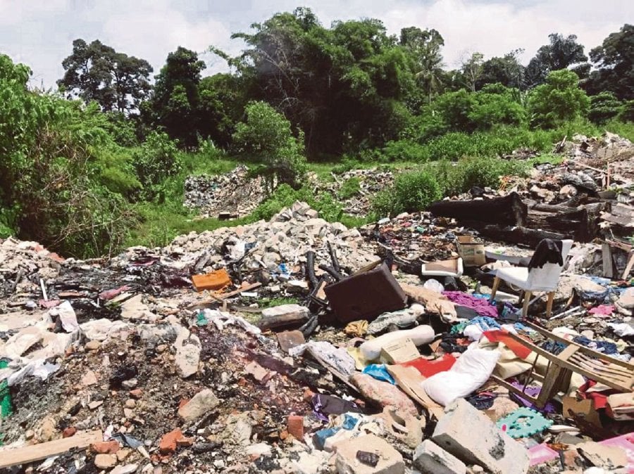 MBI has stepped up its effort to reduce illegal dumping throughout 2023. - File pic credit (Harian Metro) 