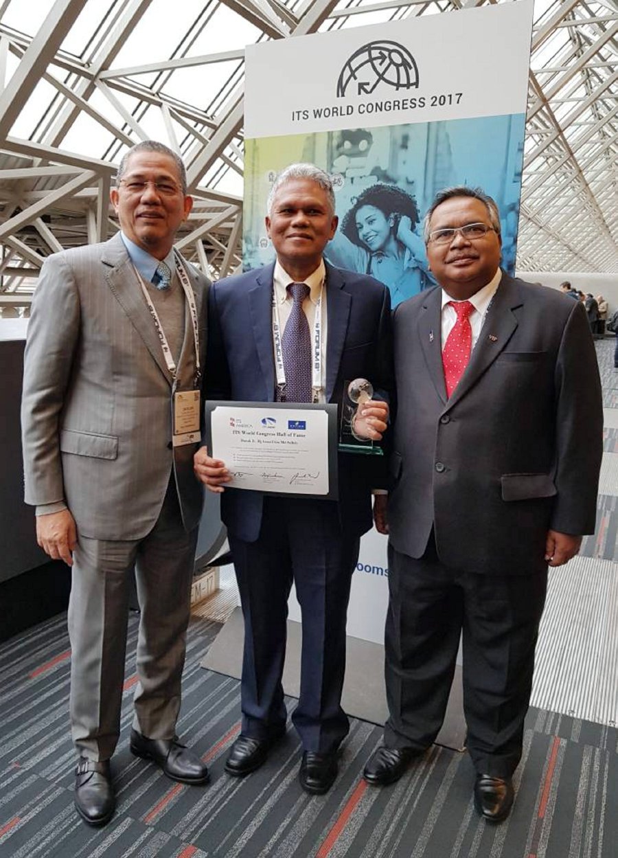 Malaysia Highway Authority Dg Gets International Award For His Work Achievement