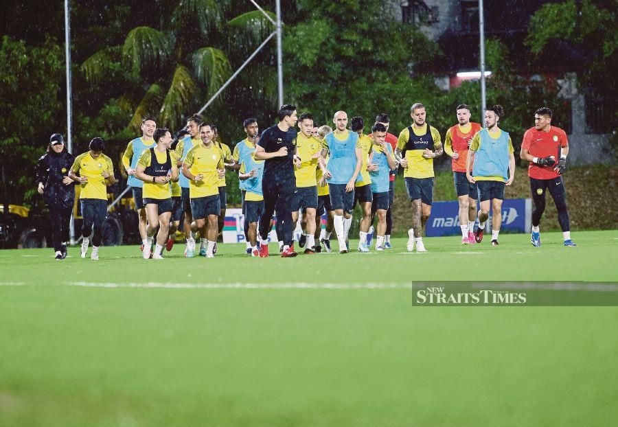 Harimau Malaya coach Kim Pan Gon (left) with the players during a training session at Wisma FAM on Tuesday to prepare for the Asian Cup from Jan 12-Feb 10 in Qatar. PIC BY EIZAIRI SHAMSUDIN