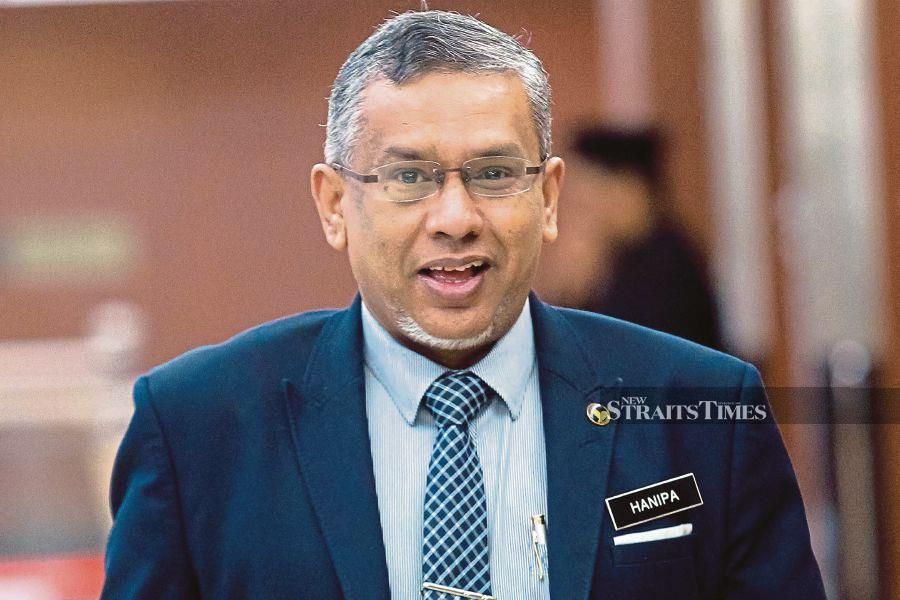Sepang Member of Parliament Mohamed Hanipa Maidin said the authorities should have held a briefing with the respective ketua kampung on how the aid would be distributed. - NSTP/ASYRAF HAMZAH