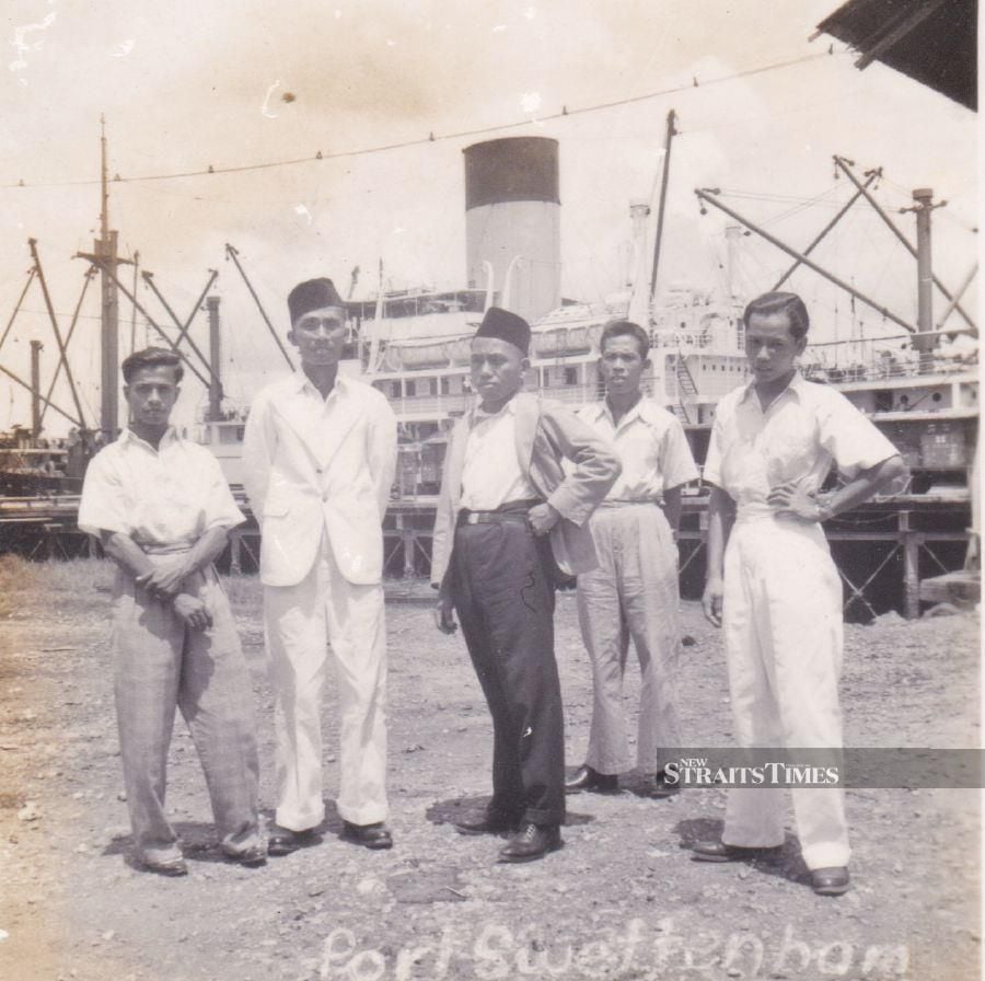 Cikgu Omar (left) and his friends stopped at  Port Swettenham on their way back to Kedah.