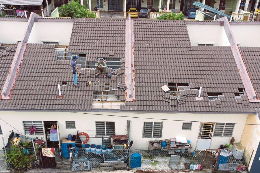 Tornado Tears Through Pd Neighbourhood