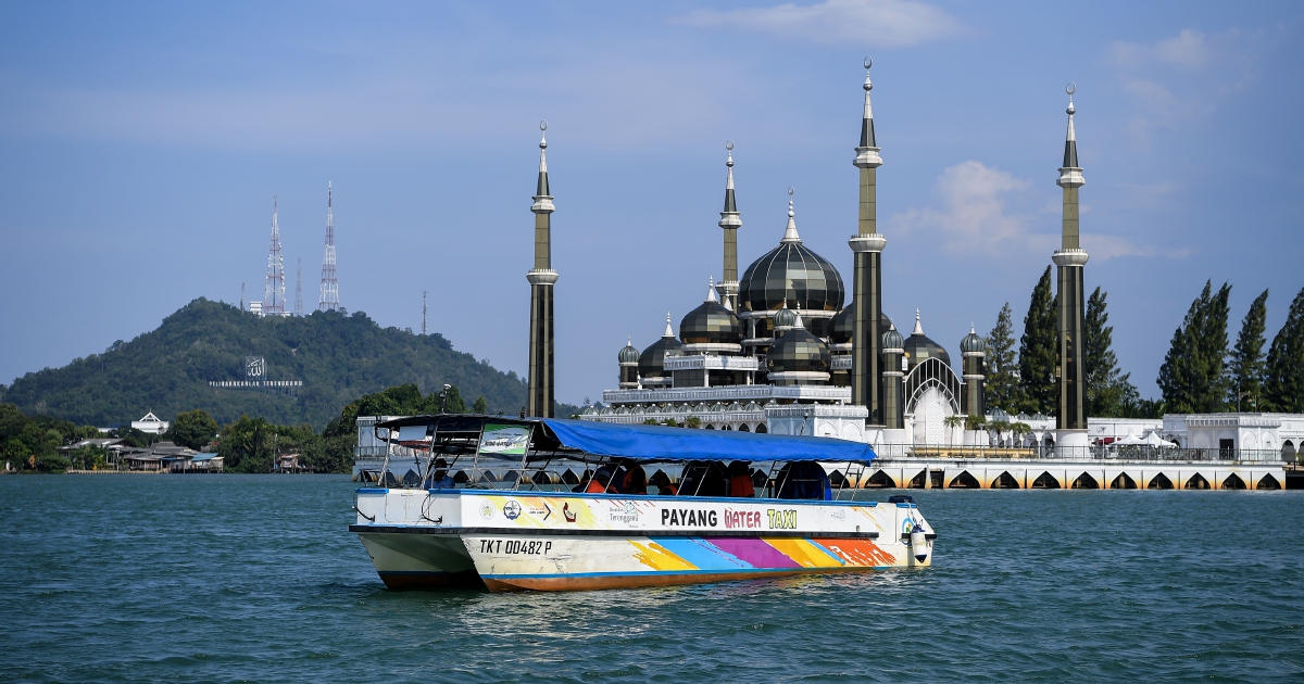 Drawbridge Selfies Payang Water Taxi At Your Service