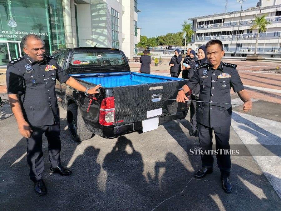 Kedah police chief Datuk Fisol Salleh said the arrests took place on the roadside near Kampung Baru Balai Pos in Ayer Hitam at 11pm. NSTP/AHMAD MUKHSEIN MUKHTAR