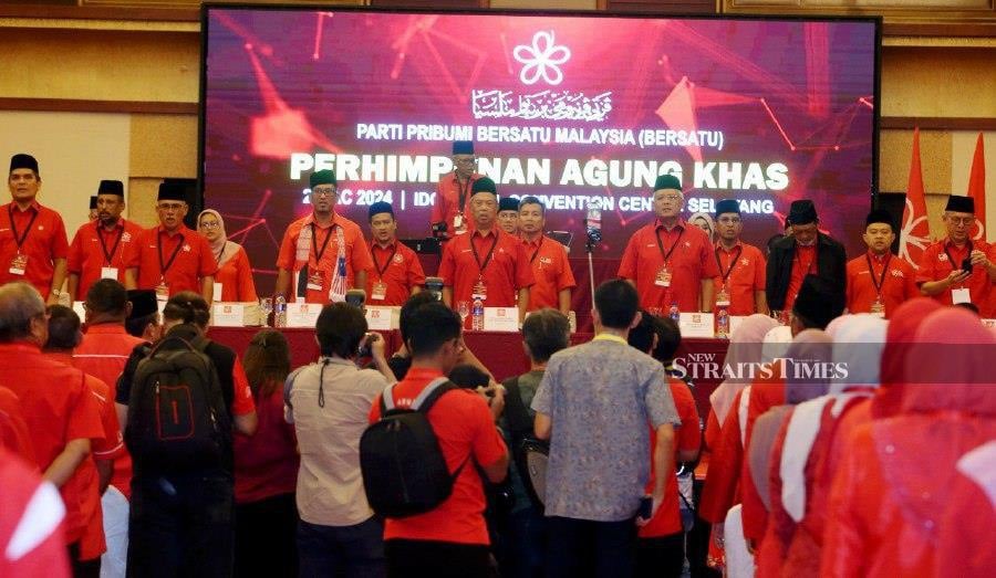 Parti Pribumi Bersatu Malaysia (Bersatu) has unanimously passed a motion to amend its constitution aimed at preventing its members from switching sides. NSTP/HAIRUL ANUAR RAHIM