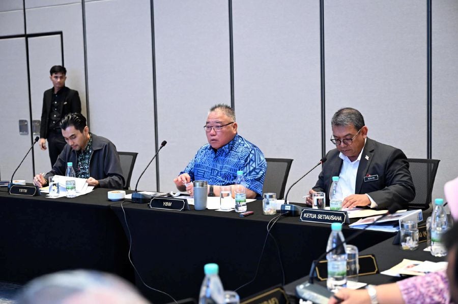  Was Culture, Arts and Tourism Minister Datuk Seri Tiong King Sing doing the right thing in demoting the director-general (D-G) of the Malaysia Tourism Promotion Board (Tourism Malaysia) for what the minister essentially said was underperformance? COURTESY PIC