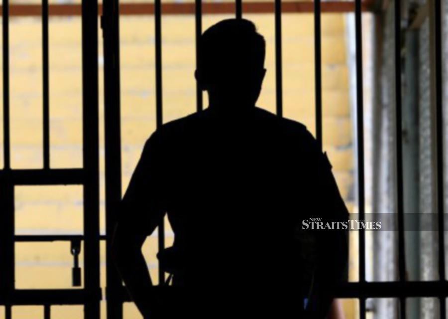 A criminologist has lauded the government’s plan for the Licensed Release of Prisoners (PBSL) through home detention for prisoners serving jail time of four years and below, as an effort to reduce overcrowding in prisons. NSTP/MOHAMAD SHAHRIL BADRI SAALI