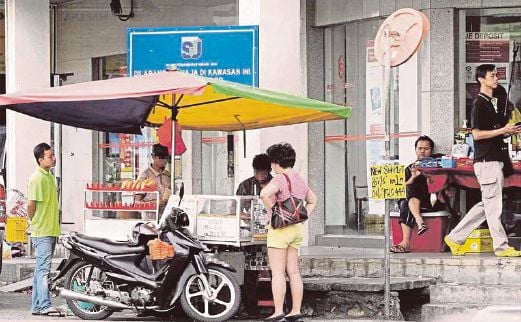 illegal-roadside-stalls-thriving-new-straits-times-malaysia-general