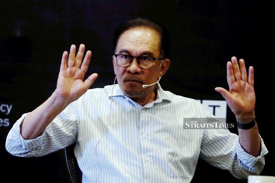 Parliamentary Opposition Leader, Datuk Seri Anwar Ibrahim, said the opposition pact’s stand on the matter was because of the government’s alleged lack of transparency in several important matters. -NSTP/HAIRUL ANUAR RAHIM