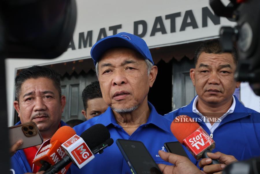 Party president Datuk Seri Dr Ahmad Zahid Hamidi said apart from leaving Perikatan Nasional (PN) and ending all political cooperation with Parti Pribumi Bersatu Malaysia (Bersatu), Pas must also officially declare that the party has separated completely from PN and Bersatu. -NSTP/JAMAH NASRI