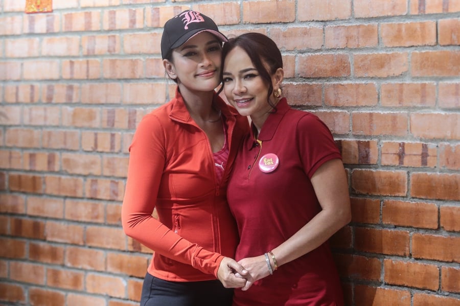 Nora, 42, and Fasha, 39, said in a news report yesterday that they now “got along great” and had chosen to “put the past behind them.”- NSTP/GENES GULITAH