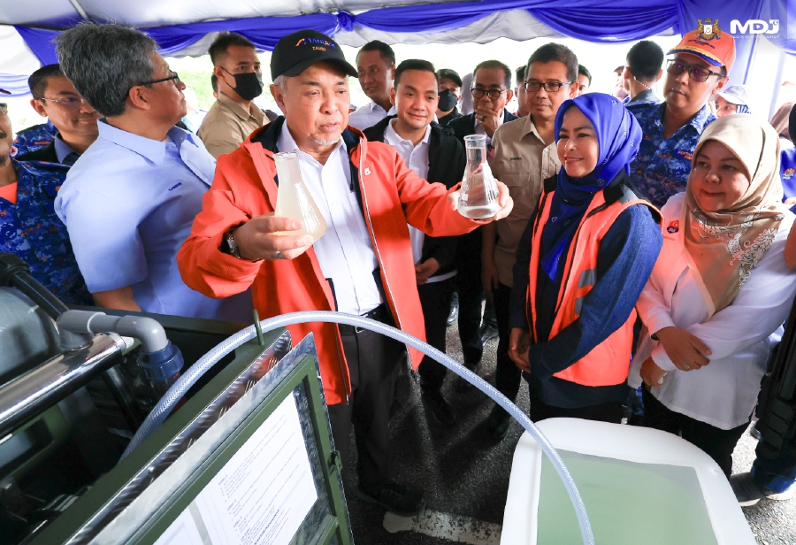 Deputy Prime Minister Datuk Seri Dr Ahmad Zahid Hamidi pictured testing the effectiveness of the mobile water filtration system produced by SIRIM at Sungai Bang, Kota Tinggi. - File pic credit (Media Digital Johor)