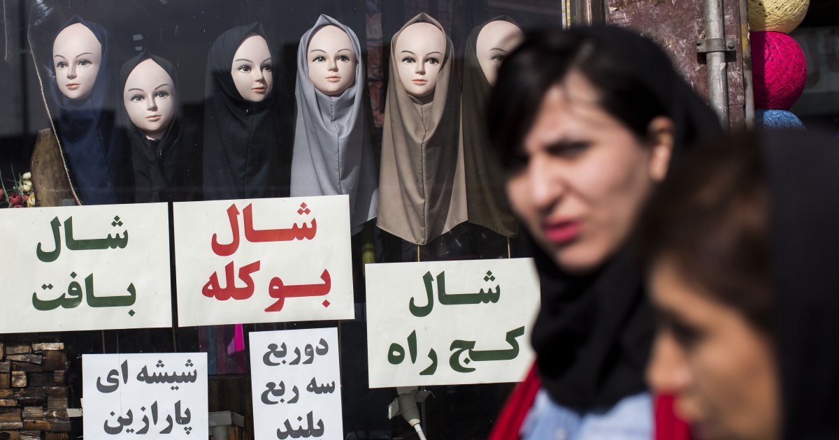 Iran Arrests 29 Women As Headscarf Protests Intensify New Straits Times