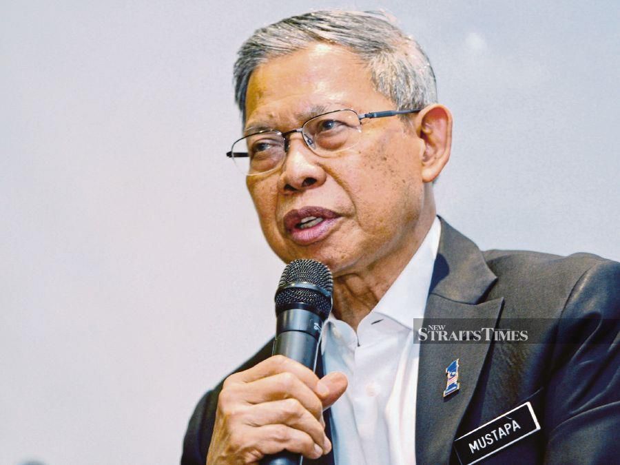 datuk seri mustapa mohamed