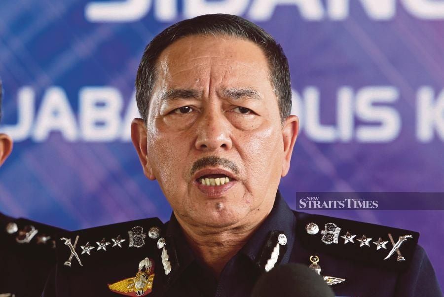 Kelantan police chief Datuk Muhamad Zaki Harun urged Kelantanese to exercise extra caution when visiting southern Thailand in light of coordinated attacks by suspected insurgents in four southern provinces of the country recently.