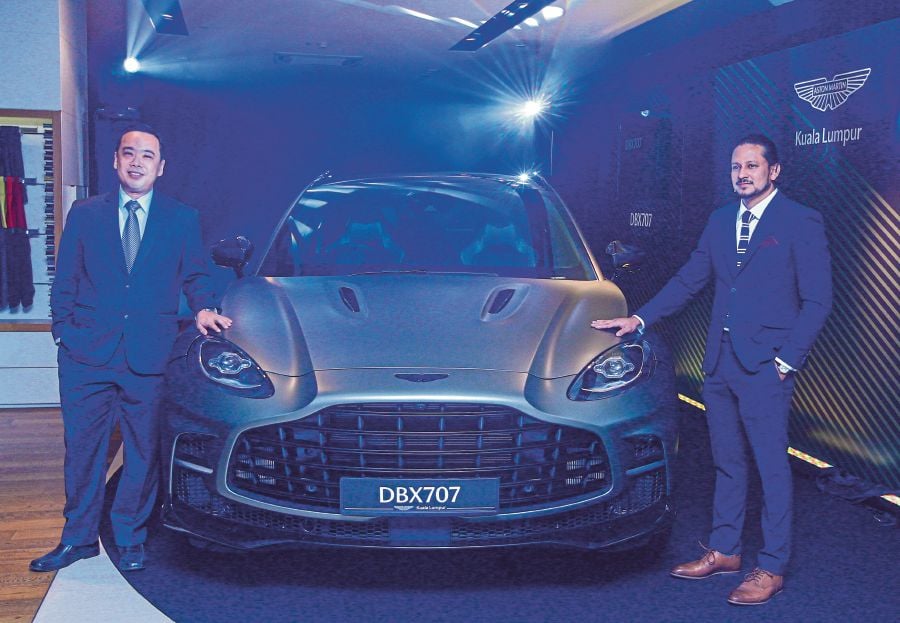 Wearnes Malaysia country manager Khoo Seng Kiong (left) and Aston Martin Kuala Lumpur general manager Kumara Sooriar Sivanasan at launch of the marque’s new DBX707 in Kuala Lumpur. PIC BY AZIAH AZMEE