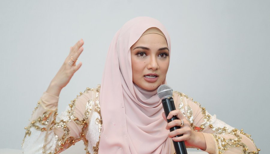 Followers instagram neelofa