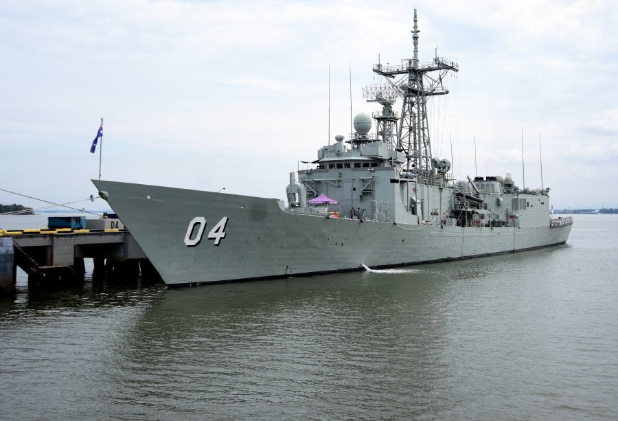 Biggest Aussie warship HMAS Adelaide docks in Port Klang | New Straits ...