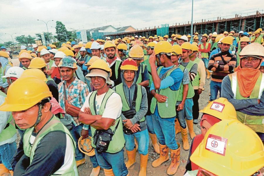 The ecosystem has to be prepared to employ Malaysians in dirty, difficult and dangerous jobs before removing the country’s 2.2 million foreign workers. FILE PIC 
