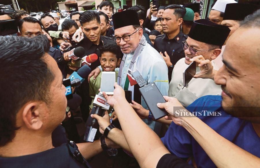 Malaysian Prime Minister Datuk Seri Anwar Ibrahim is not a stranger among the Islamic community, especially in Southern Thailand, where the local population here has high hopes for Anwar to help resolve conflicts and bring about peace in the area. - NSTP/MOHD FADLI HAMZAH