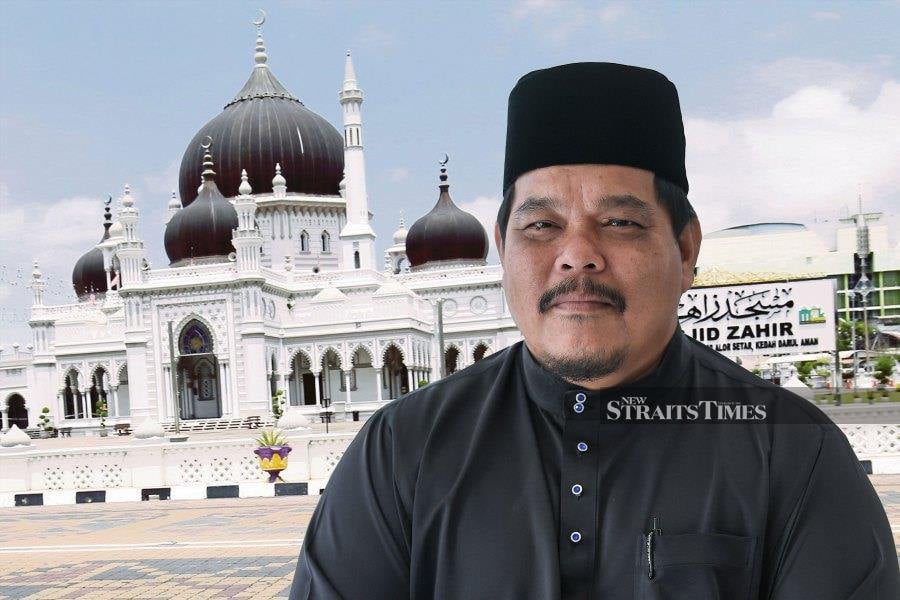 State Housing, Local Government and Health Committee chairman Major (R) Mansor Zakaria said the State Islamic Religious Affairs Department’s move to encourage congregants to wear masks is a proactive measure to curb further transmission of the virus. NSTP FILE PIC