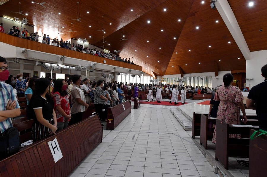 In SABAH, a check at the Sacred Heart Cathedral, Kota Kinabalu found that about 1,300 people of all ages attended the Sunday Mass by complying with SOPs, including maintaining physical distance. -BERNAMA PIC
