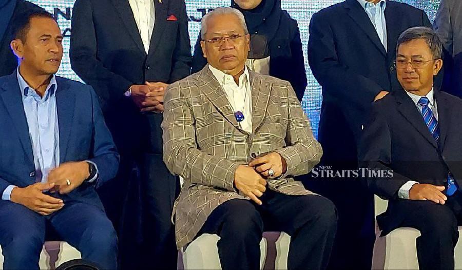 Communications and Multimedia Minister Tan Sri Annuar Musa (centre) speaking to the media as Sabah Deputy Chief Minister cum Industrial Development Minister Datuk Dr Joachim Gunsalam (left) and Science, Technology and Innovation Minister Datuk Yakub Khan (right) look on. - NSTP/PAUL MU