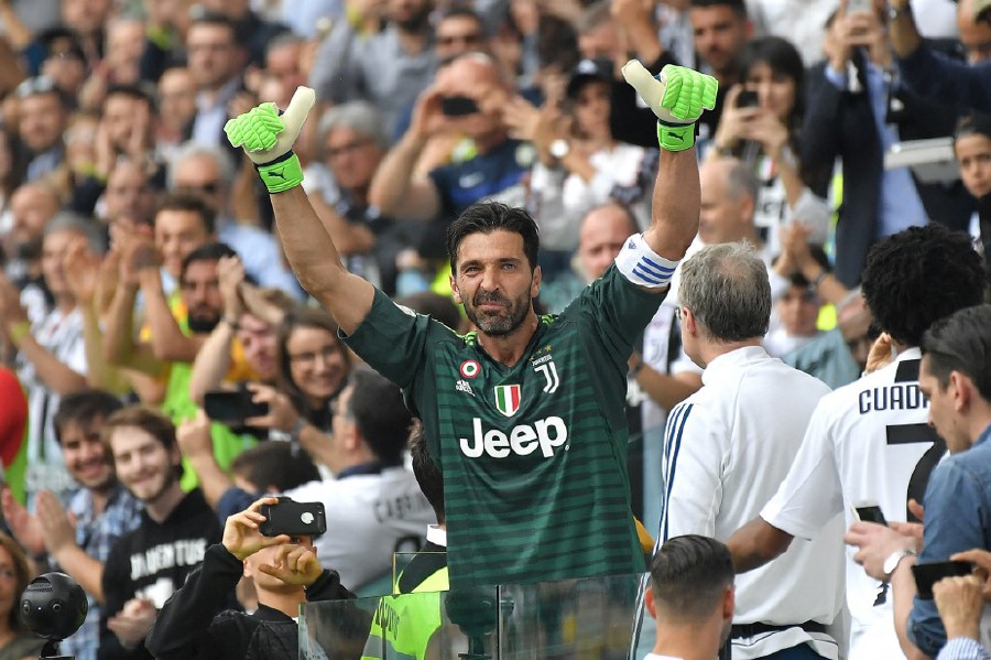 Italy 2006 Goalkeeper Buffon Golden Jersey - World Cup Winners