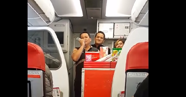 #showbiz: Ameng Sings On Board Airasia Flight 