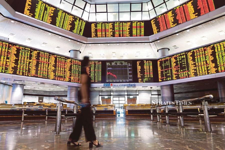 Bursa Malaysia opened on a lower note today on lackluster trading on a mixed regional performance. STU/NABILA ADLINA AZAHARI