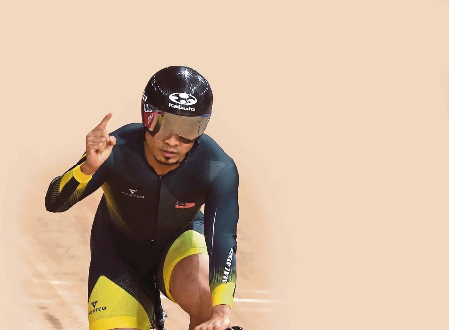 After all the uncertainty, cyclist Azizulhasni Awang wil compete in the keirin event of the Adelaide leg of the Track Nations Cup tomorrow. BERNAMA FILE PIC