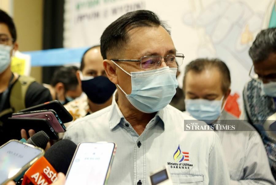 State’s Utilities Minister Datuk Seri Dr Stephen Rundi Utom said the discount introduced under the Bantuan Khas Sayangku Sarawak (BKSS) aid packages since the start of the Covid-19 pandemic, has benefited 647,000 consumers from the domestic, commercial and industrial sectors. -NSTP/NADIM BOKHARI
