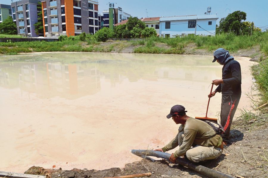 A clean-up in progress at a flood retention pond in Taman Eng Ann, Klang, in 2019.  FILE PIC 