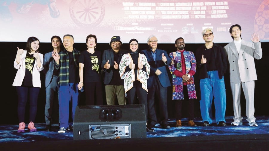 ‘Rain Town’ cast and crew with director Tunku Mona Riza Tunku Khalid (fifth from right). NSTP/Rohanis Shukri