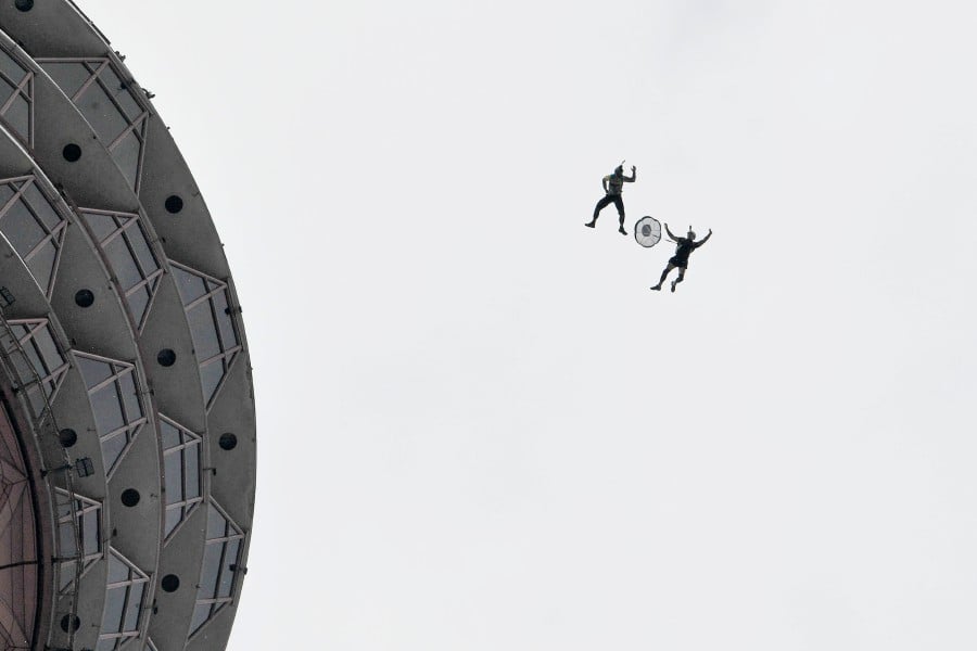 More than 140 international and Malaysian jumpers will showcase exciting jumps with thrilling stunts from a height of 300 metres at the Sky Deck, KL Tower, during the three-day event, Anadolu Agency reported. -Bernama pic