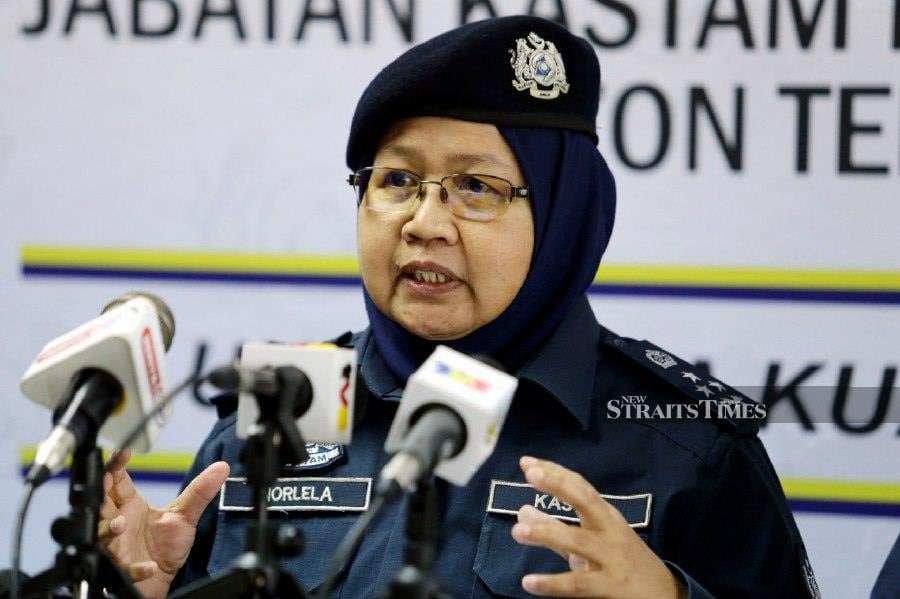 The Central Zone Customs department's deputy director Norlela Ismail said preliminary investigation showed the cigarettes seized during the operation were worth more than RM900,000, including RM881,760 in unpaid tax. NSTP/MOHD FADLI HAMZAH