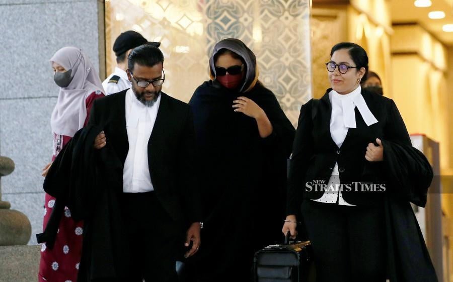 Samirah Muzaffar (second from right) at the Court of Appeal. -NSTP/MOHD FADLI HAMZAH