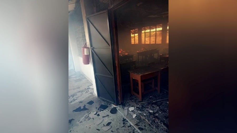 Students of SK Lata Selatan in Changlun have been instructed to engage in home-based teaching and learning (PdPR) for four days following a fire at the school yesterday. - Pic courtesy of Bomba