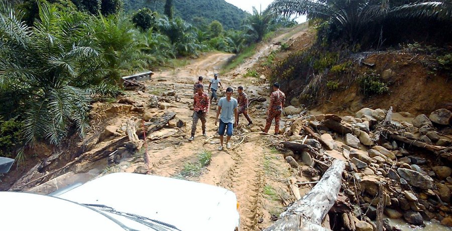 Rescuers step up search for 7 kids missing after Sabah mudslide | New ...