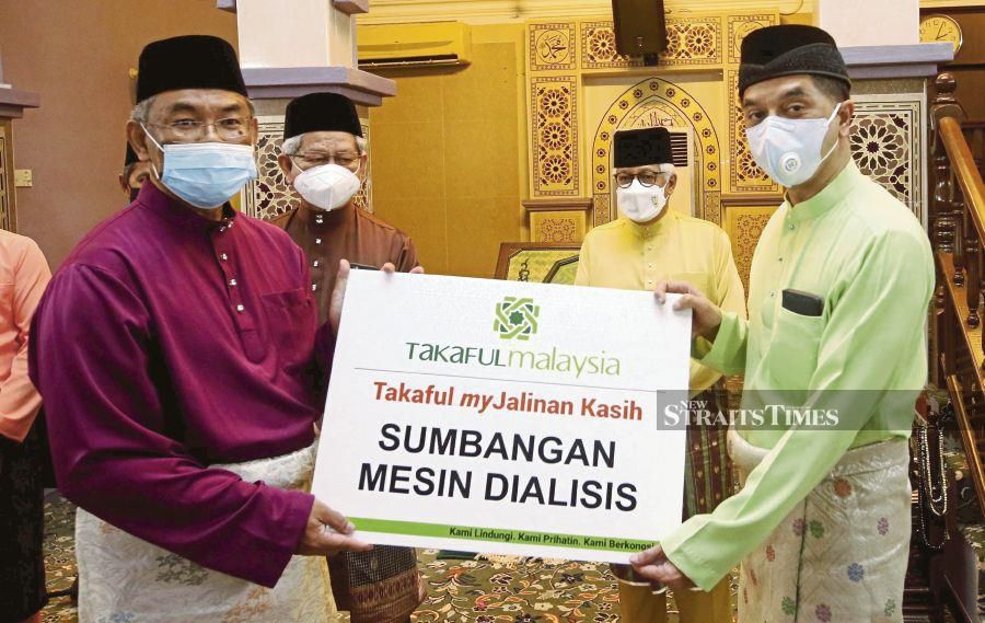 Takaful Malaysia donates RM250,000 to Covid-19 Humanitarian Aid