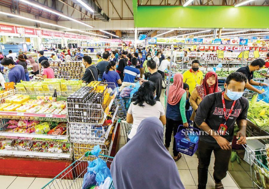 Bank Negara Malaysia’s prediction on the rise in unemployment rate of 4.0 per cent involving 629,000 individuals this year would weigh on consumer spending. NST pix by Osman Adnan.